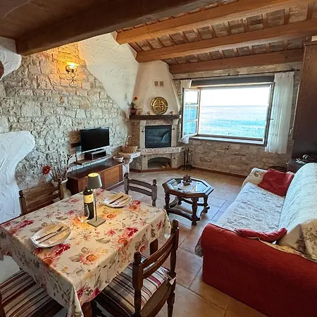 Lägenhet Center Coastal Escape - With Sea View Or Cozy *