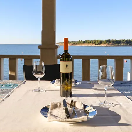 Apartment Center Coastal Escape - With Sea View Or Cozy Novigrad (Istria)