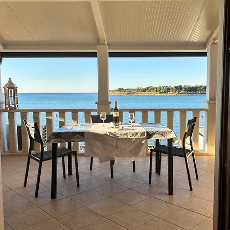Center Coastal Escape - With Sea View Or Cozy Novigrad Istria