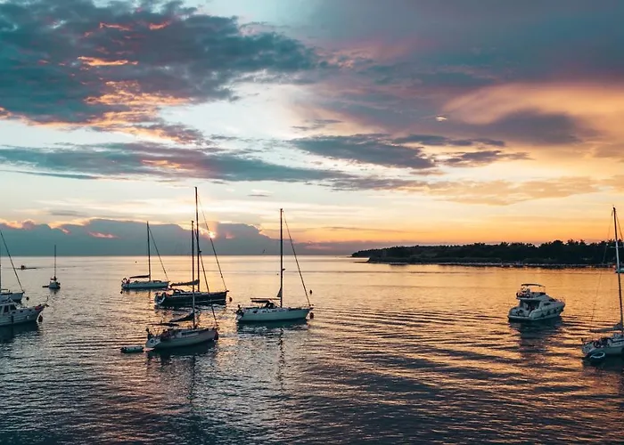 Center Coastal Escape - With Sea View Or Cozy Novigrad Istria